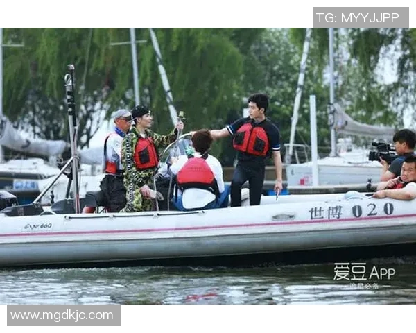 当爱豆邂逅足球明星他们的互动会擦出怎样的火花与故事