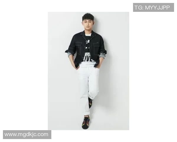 时尚与运动的结合足球明星图案T恤让你尽显个性与活力