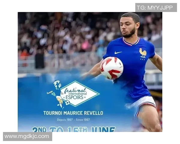 穿蓝色衣服的足球明星是谁他的成就与影响力解析