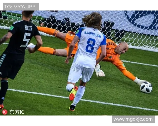 足球明星精彩出场瞬间回顾视频带你重温赛场激情与荣耀